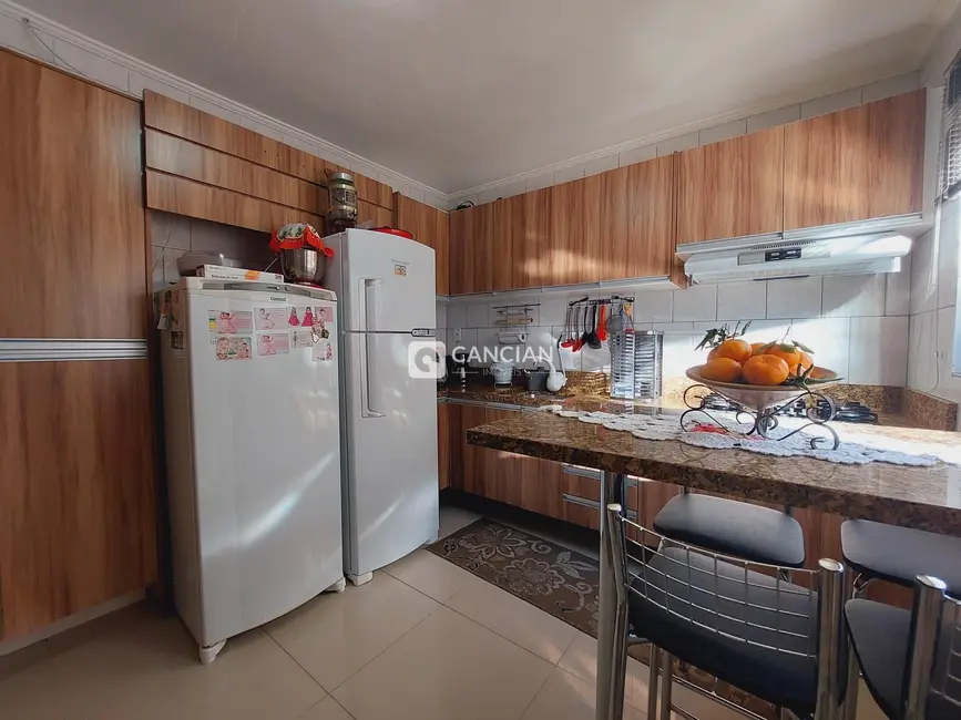 Casa com 4 quartos à venda, 214m2 em Camobi, Santa Maria - RS - imagem 9 Foto 9 de Casa com 4 quartos à venda, 214m2 em Camobi, Santa Maria - RS