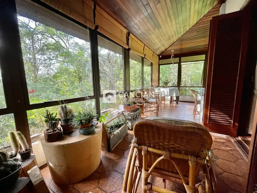 Casa com 3 quartos à venda, 395m2 em Camobi, Santa Maria - RS - imagem 6 Foto 6 de Casa com 3 quartos à venda, 395m2 em Camobi, Santa Maria - RS