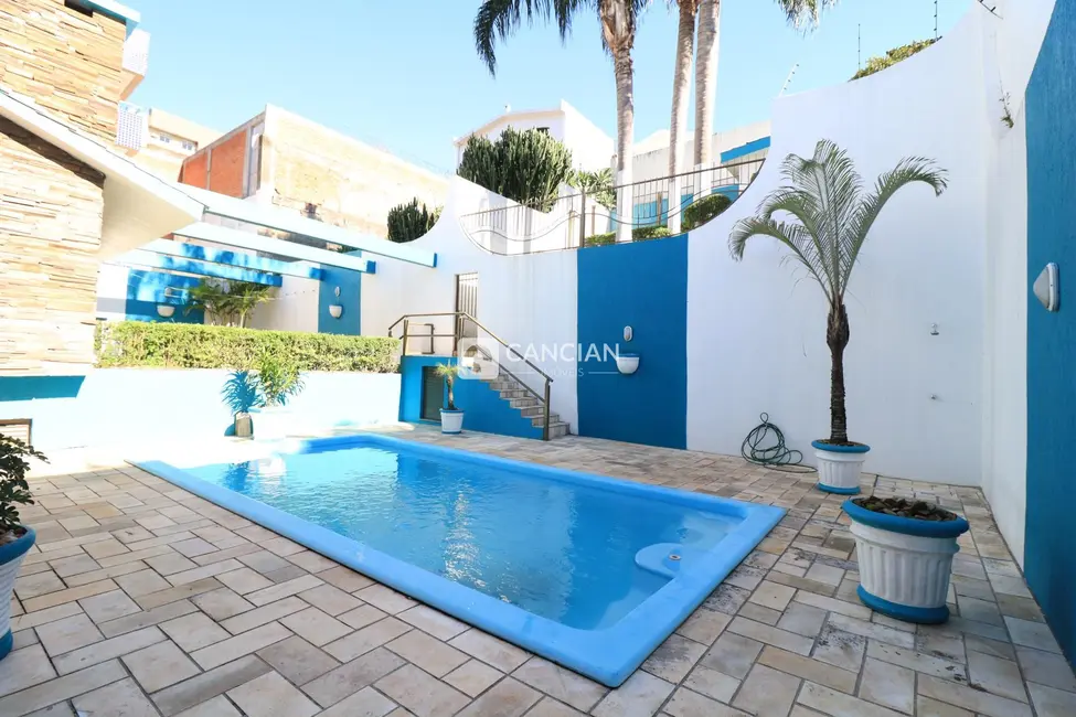 Casa com 6 quartos à venda, 640m2 em Nossa Senhora de Lourdes, Santa Maria - RS - imagem 3 Foto 3 de Casa com 6 quartos à venda, 640m2 em Nossa Senhora de Lourdes, Santa Maria - RS