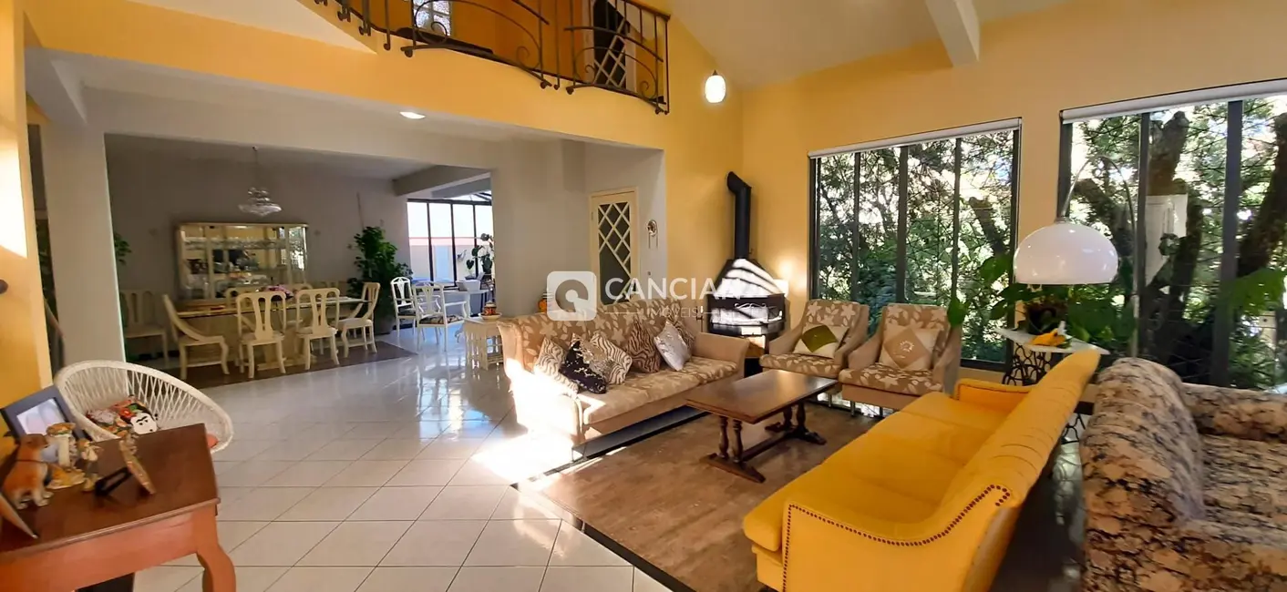 Casa com 3 quartos à venda, 800m2 em Nossa Senhora de Lourdes, Santa Maria - RS - imagem 4 Foto 4 de Casa com 3 quartos à venda, 800m2 em Nossa Senhora de Lourdes, Santa Maria - RS