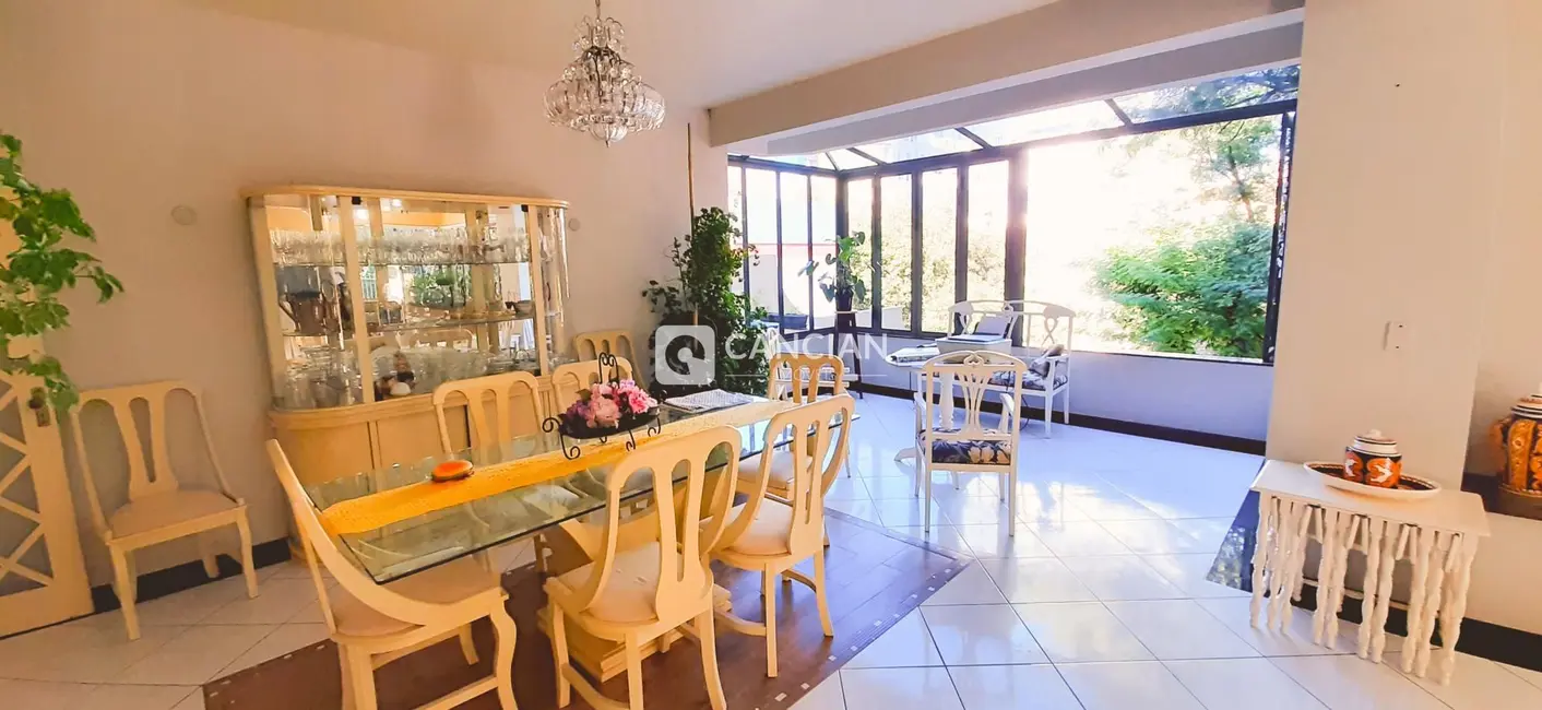 Casa com 3 quartos à venda, 800m2 em Nossa Senhora de Lourdes, Santa Maria - RS - imagem 9 Foto 9 de Casa com 3 quartos à venda, 800m2 em Nossa Senhora de Lourdes, Santa Maria - RS