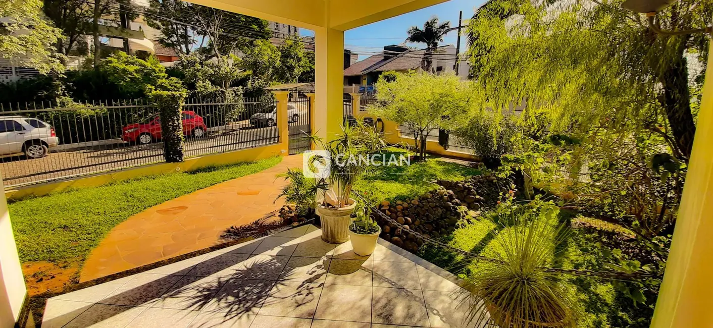 Casa com 3 quartos à venda, 800m2 em Nossa Senhora de Lourdes, Santa Maria - RS - imagem 3 Foto 3 de Casa com 3 quartos à venda, 800m2 em Nossa Senhora de Lourdes, Santa Maria - RS