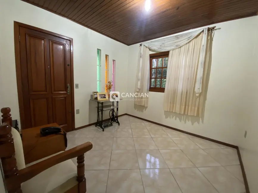 Casa com 4 quartos à venda, 180m2 em Pinheiro Machado, Santa Maria - RS - imagem 4 Foto 4 de Casa com 4 quartos à venda, 180m2 em Pinheiro Machado, Santa Maria - RS