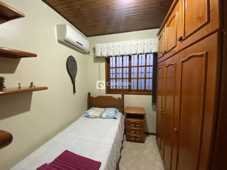 Casa com 4 quartos à venda, 180m2 em Pinheiro Machado, Santa Maria - RS - imagem 6 Foto 6 de Casa com 4 quartos à venda, 180m2 em Pinheiro Machado, Santa Maria - RS