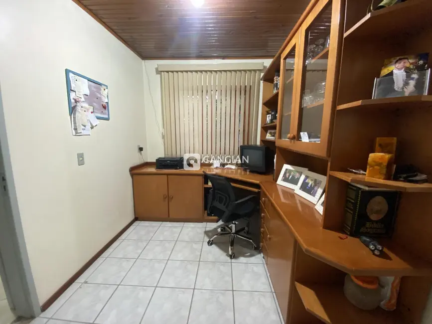 Casa com 4 quartos à venda, 180m2 em Pinheiro Machado, Santa Maria - RS - imagem 7 Foto 7 de Casa com 4 quartos à venda, 180m2 em Pinheiro Machado, Santa Maria - RS