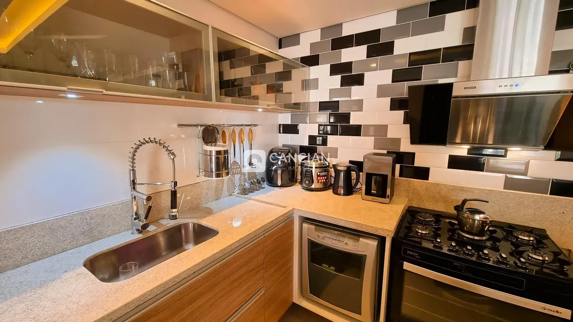 Foto 9 de Apartamento com 3 quartos à venda, 150m2 em Nossa Senhora de Fátima, Santa Maria - RS