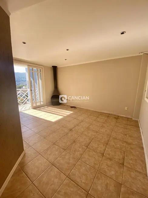 Foto 2 de Casa com 4 quartos à venda, 221m2 em Km 3, Santa Maria - RS