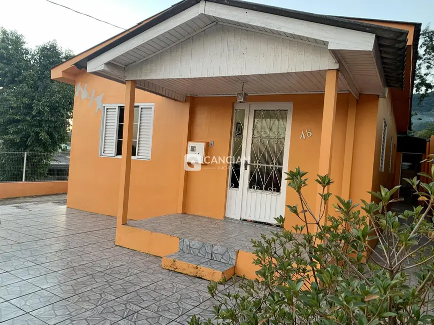 Foto 1 de Casa com 4 quartos à venda, 220m2 em Chácara das Flores, Santa Maria - RS