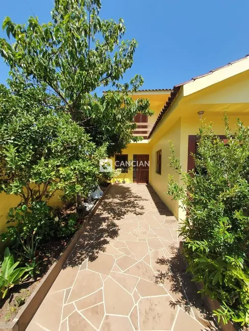 Foto 3 de Casa com 4 quartos à venda, 190m2 em Tancredo Neves, Santa Maria - RS