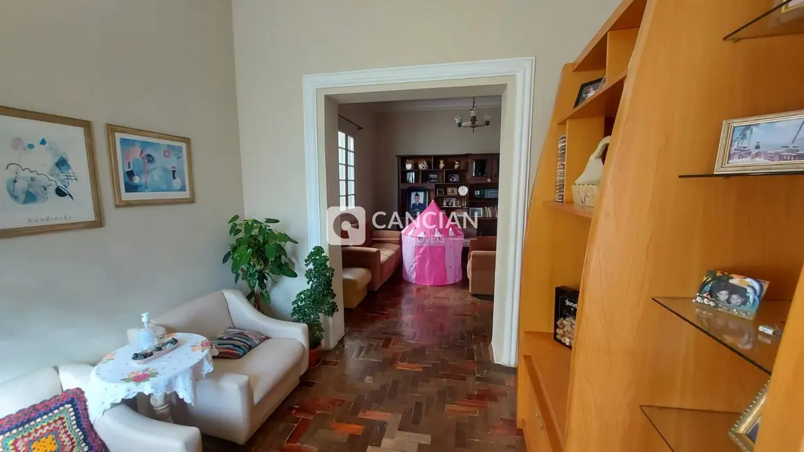 Foto 2 de Casa com 4 quartos à venda, 191m2 em Nossa Senhora do Rosário, Santa Maria - RS