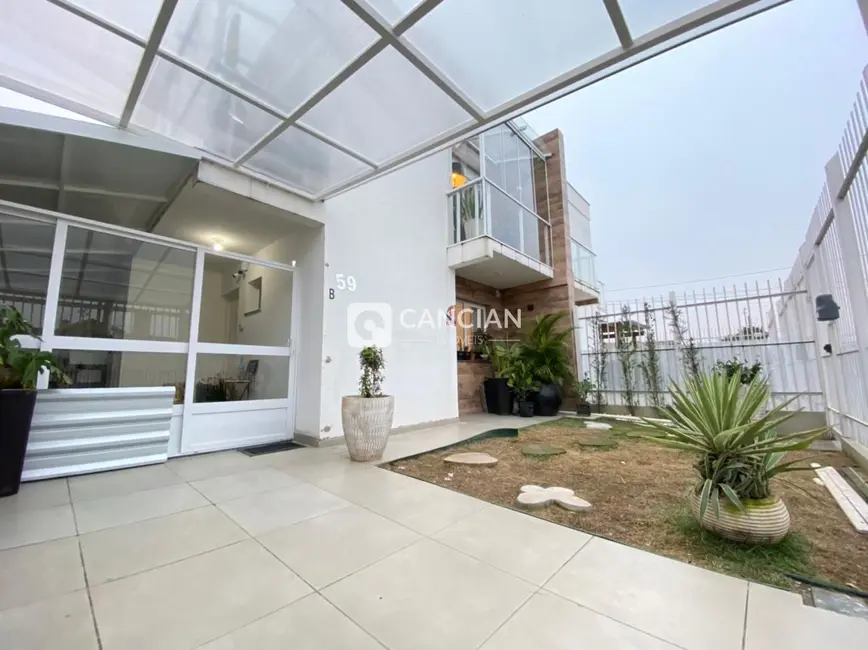 Casa com 2 quartos à venda, 60m2 em Nossa Senhora Medianeira, Santa Maria - RS - imagem 2 Foto 2 de Casa com 2 quartos à venda, 60m2 em Nossa Senhora Medianeira, Santa Maria - RS