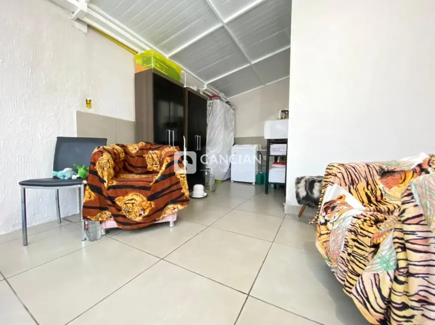 Casa com 2 quartos à venda, 60m2 em Nossa Senhora Medianeira, Santa Maria - RS - imagem 3 Foto 3 de Casa com 2 quartos à venda, 60m2 em Nossa Senhora Medianeira, Santa Maria - RS