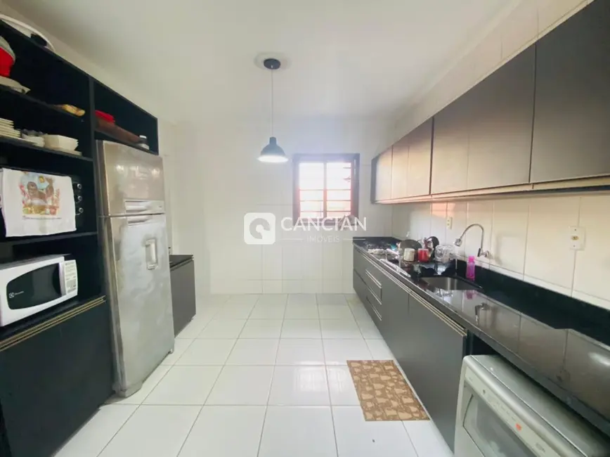 Casa com 2 quartos à venda, 210m2 em Nossa Senhora do Rosário, Santa Maria - RS - imagem 6 Foto 6 de Casa com 2 quartos à venda, 210m2 em Nossa Senhora do Rosário, Santa Maria - RS