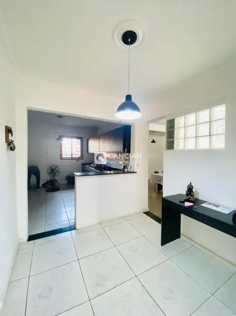 Casa com 2 quartos à venda, 210m2 em Nossa Senhora do Rosário, Santa Maria - RS - imagem 8 Foto 8 de Casa com 2 quartos à venda, 210m2 em Nossa Senhora do Rosário, Santa Maria - RS