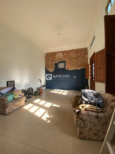 Foto 3 de Casa com 4 quartos à venda, 166m2 em Km 3, Santa Maria - RS