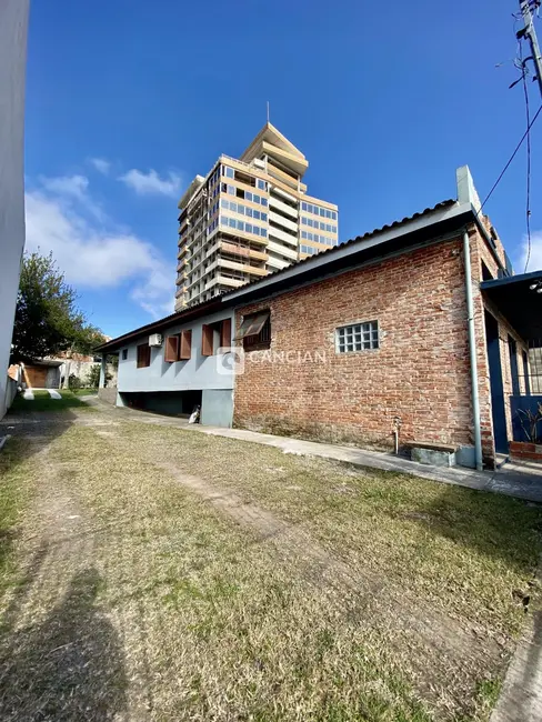 Foto 2 de Casa com 4 quartos à venda, 166m2 em Km 3, Santa Maria - RS