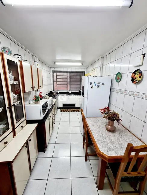Apartamento com 3 quartos à venda, 159m2 em Centro, Santa Maria - RS - imagem 6 Foto 6 de Apartamento com 3 quartos à venda, 159m2 em Centro, Santa Maria - RS