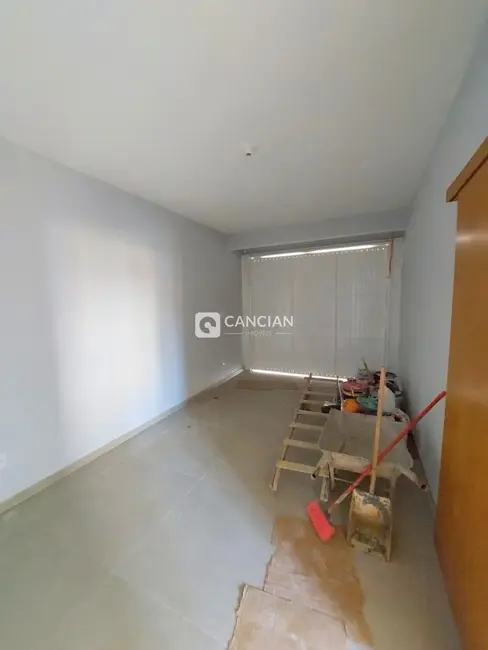 Casa com 3 quartos à venda, 110m2 em Camobi, Santa Maria - RS - imagem 6 Foto 6 de Casa com 3 quartos à venda, 110m2 em Camobi, Santa Maria - RS