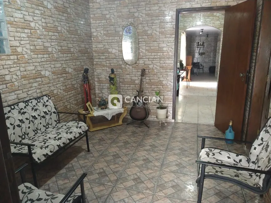 Casa com 3 quartos à venda, 170m2 em Santa Maria - RS - imagem 3 Foto 3 de Casa com 3 quartos à venda, 170m2 em Santa Maria - RS