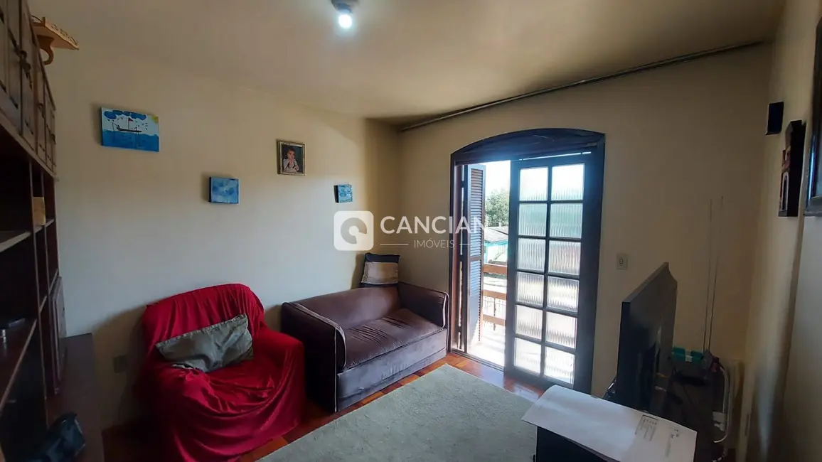 Casa com 4 quartos à venda, 180m2 em Patronato, Santa Maria - RS - imagem 9 Foto 9 de Casa com 4 quartos à venda, 180m2 em Patronato, Santa Maria - RS
