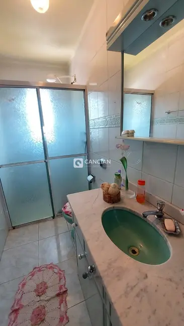 Casa com 4 quartos à venda, 180m2 em Patronato, Santa Maria - RS - imagem 8 Foto 8 de Casa com 4 quartos à venda, 180m2 em Patronato, Santa Maria - RS