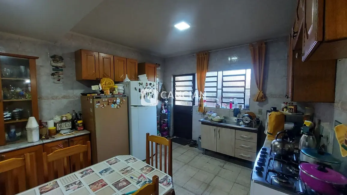 Casa com 4 quartos à venda, 180m2 em Patronato, Santa Maria - RS - imagem 5 Foto 5 de Casa com 4 quartos à venda, 180m2 em Patronato, Santa Maria - RS