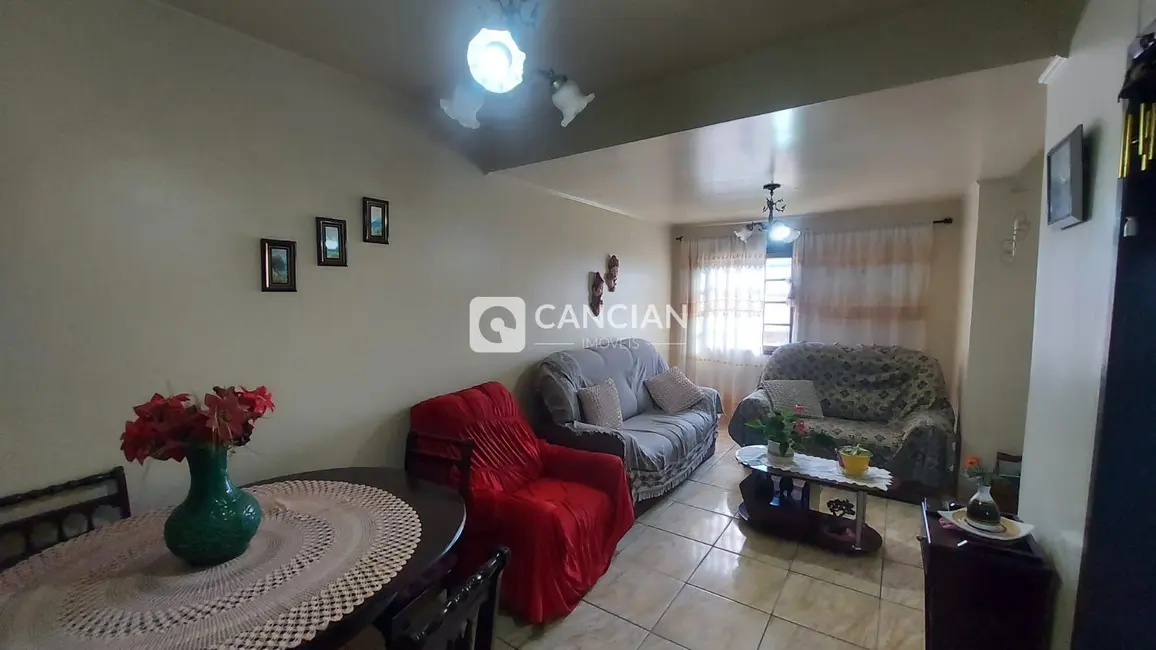 Casa com 4 quartos à venda, 180m2 em Patronato, Santa Maria - RS - imagem 3 Foto 3 de Casa com 4 quartos à venda, 180m2 em Patronato, Santa Maria - RS
