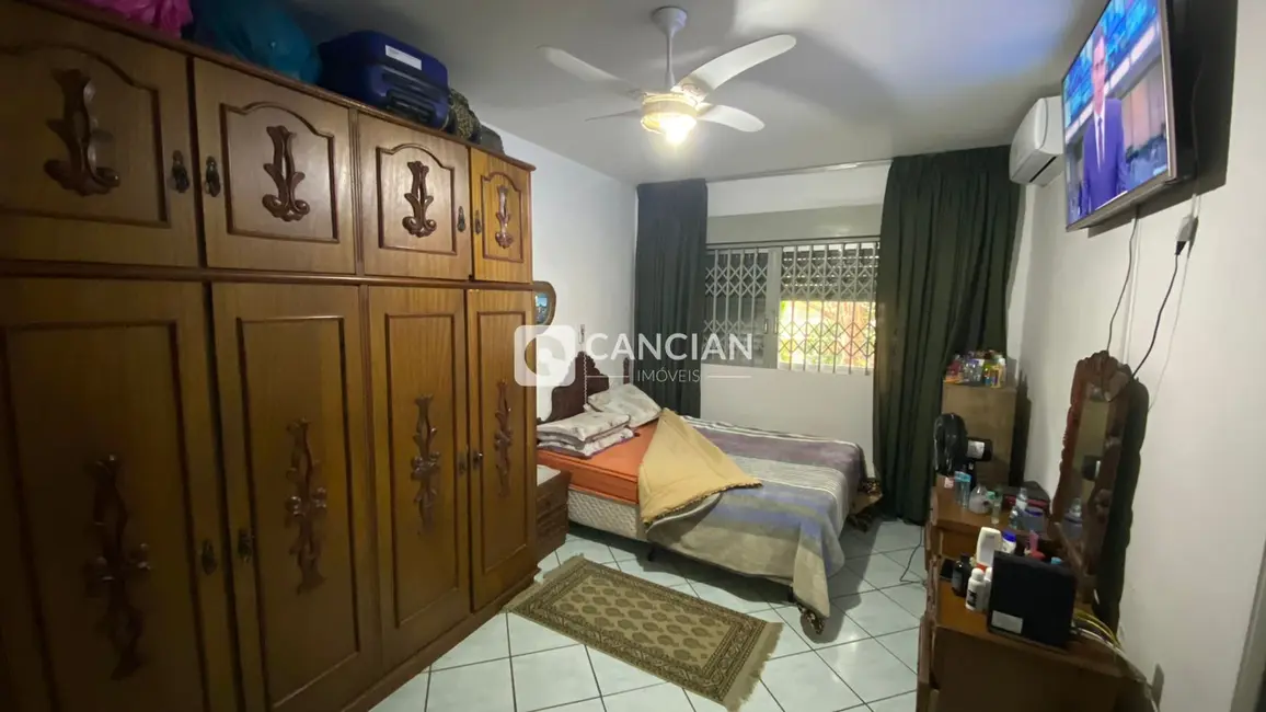 Casa com 2 quartos à venda, 180m2 em São José, Santa Maria - RS - imagem 6 Foto 6 de Casa com 2 quartos à venda, 180m2 em São José, Santa Maria - RS