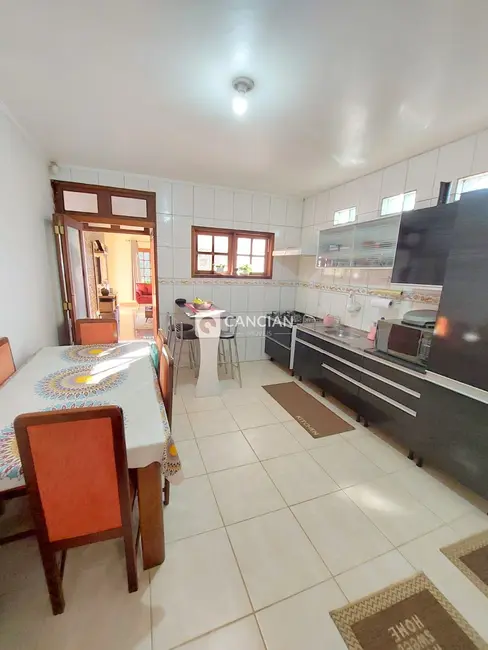 Casa com 3 quartos à venda, 120m2 em Nossa Senhora Medianeira, Santa Maria - RS - imagem 9 Foto 9 de Casa com 3 quartos à venda, 120m2 em Nossa Senhora Medianeira, Santa Maria - RS