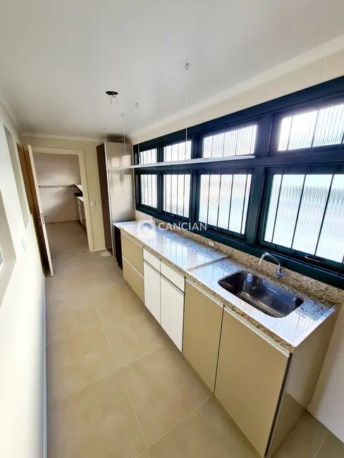 Foto 9 de Apartamento com 3 quartos à venda, 141m2 em Nossa Senhora de Lourdes, Santa Maria - RS