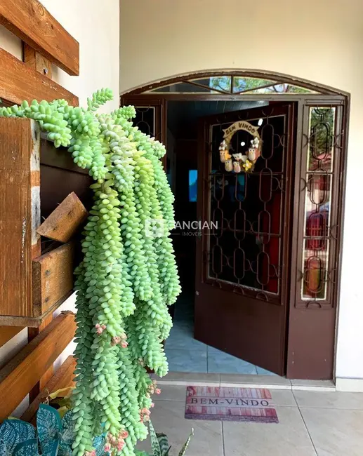 Casa com 3 quartos à venda, 80m2 em Tancredo Neves, Santa Maria - RS - imagem 2 Foto 2 de Casa com 3 quartos à venda, 80m2 em Tancredo Neves, Santa Maria - RS
