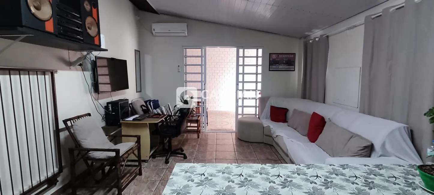 Casa com 3 quartos à venda, 104m2 em Pinheiro Machado, Santa Maria - RS - imagem 6 Foto 6 de Casa com 3 quartos à venda, 104m2 em Pinheiro Machado, Santa Maria - RS