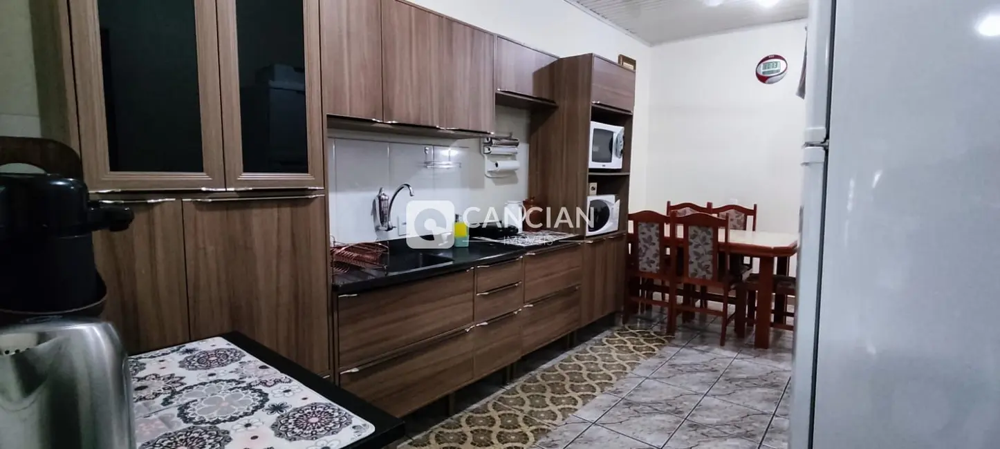 Casa com 3 quartos à venda, 104m2 em Pinheiro Machado, Santa Maria - RS - imagem 3 Foto 3 de Casa com 3 quartos à venda, 104m2 em Pinheiro Machado, Santa Maria - RS