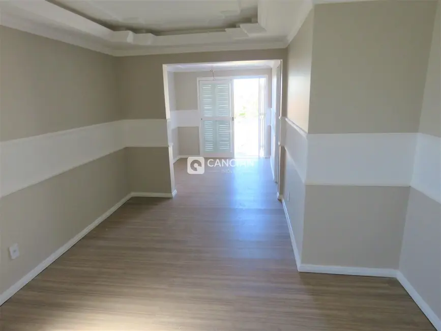 Casa com 4 quartos à venda, 310m2 em Camobi, Santa Maria - RS - imagem 4 Foto 4 de Casa com 4 quartos à venda, 310m2 em Camobi, Santa Maria - RS