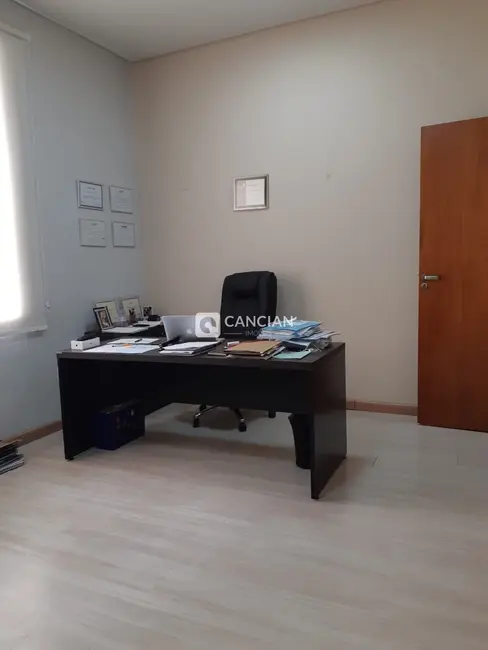 Foto 2 de Sala Comercial com 2 quartos à venda, 270m2 em Centro, Santa Maria - RS