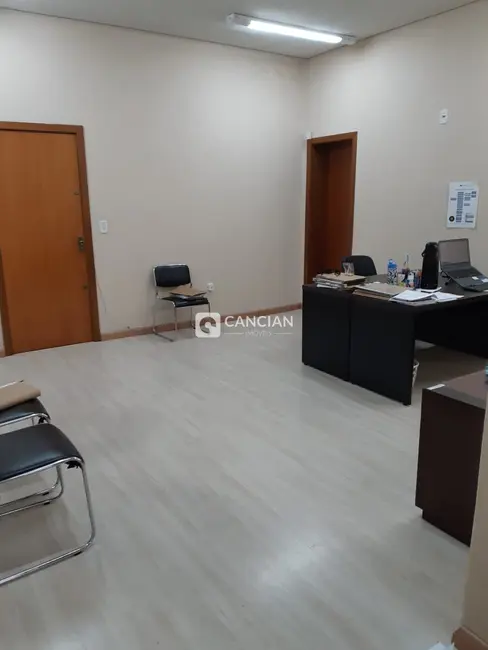 Sala Comercial com 2 quartos à venda, 270m2 em Centro, Santa Maria - RS - imagem 4 Foto 4 de Sala Comercial com 2 quartos à venda, 270m2 em Centro, Santa Maria - RS