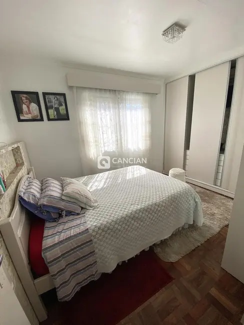 Casa com 3 quartos à venda, 120m2 em Patronato, Santa Maria - RS - imagem 4 Foto 4 de Casa com 3 quartos à venda, 120m2 em Patronato, Santa Maria - RS