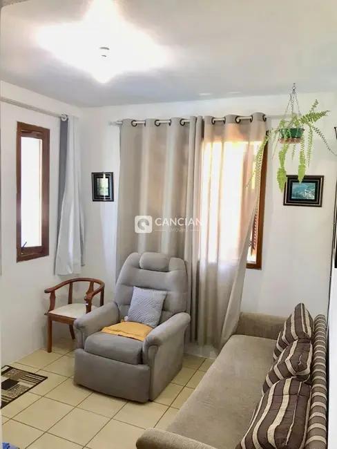 Foto 2 de Casa com 3 quartos à venda, 70m2 em Pé de Plátano, Santa Maria - RS