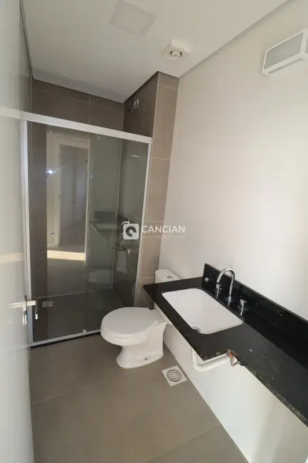 Apartamento com 2 quartos para alugar, 80m2 em Nossa Senhora de Lourdes, Santa Maria - RS - imagem 8 Foto 8 de Apartamento com 2 quartos para alugar, 80m2 em Nossa Senhora de Lourdes, Santa Maria - RS