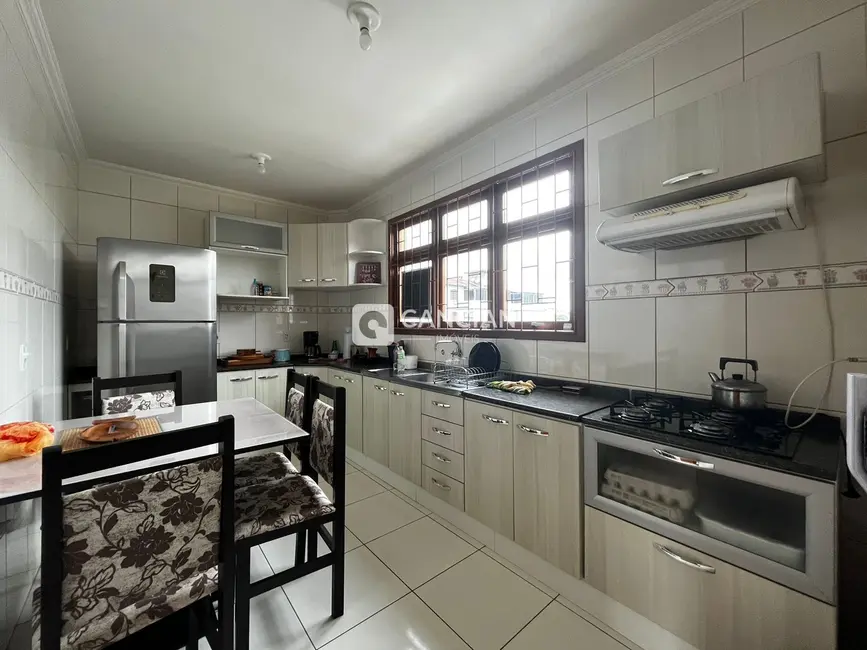 Foto 3 de Cobertura com 3 quartos para alugar, 135m2 em Camobi, Santa Maria - RS