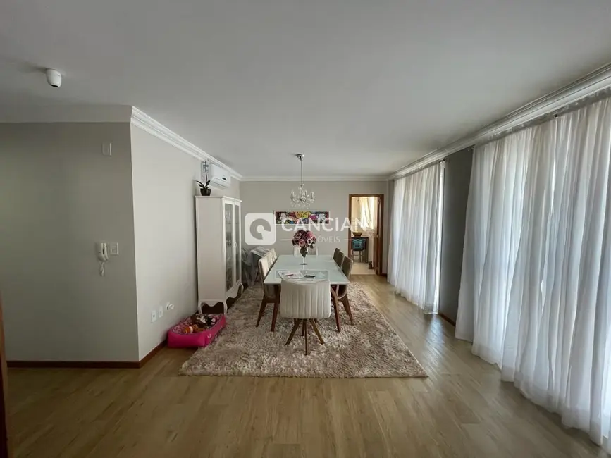 Cobertura com 3 quartos à venda, 207m2 em Camobi, Santa Maria - RS - imagem 5 Foto 5 de Cobertura com 3 quartos à venda, 207m2 em Camobi, Santa Maria - RS
