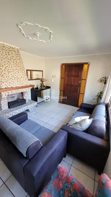 Foto 2 de Casa com 3 quartos à venda, 121m2 em Patronato, Santa Maria - RS