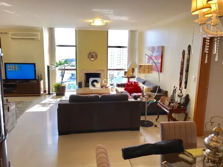 Apartamento com 3 quartos à venda, 184m2 em Centro, Santa Maria - RS - imagem 8 Foto 8 de Apartamento com 3 quartos à venda, 184m2 em Centro, Santa Maria - RS