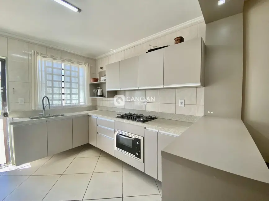 Casa com 3 quartos à venda, 87m2 em Nossa Senhora Medianeira, Santa Maria - RS - imagem 5 Foto 5 de Casa com 3 quartos à venda, 87m2 em Nossa Senhora Medianeira, Santa Maria - RS