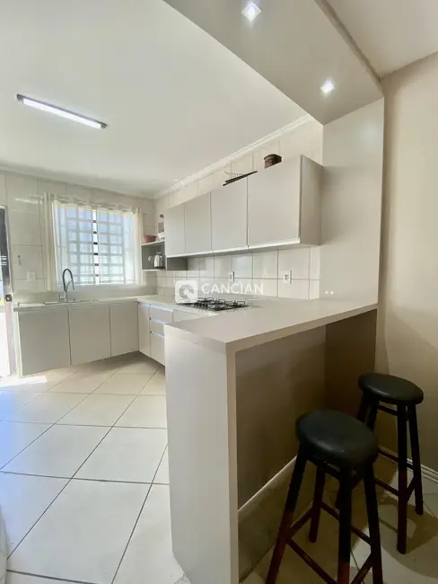 Casa com 3 quartos à venda, 87m2 em Nossa Senhora Medianeira, Santa Maria - RS - imagem 6 Foto 6 de Casa com 3 quartos à venda, 87m2 em Nossa Senhora Medianeira, Santa Maria - RS