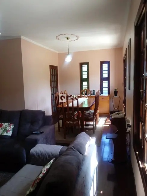 Foto 3 de Casa com 4 quartos à venda, 183m2 em Campestre do Menino Deus, Santa Maria - RS