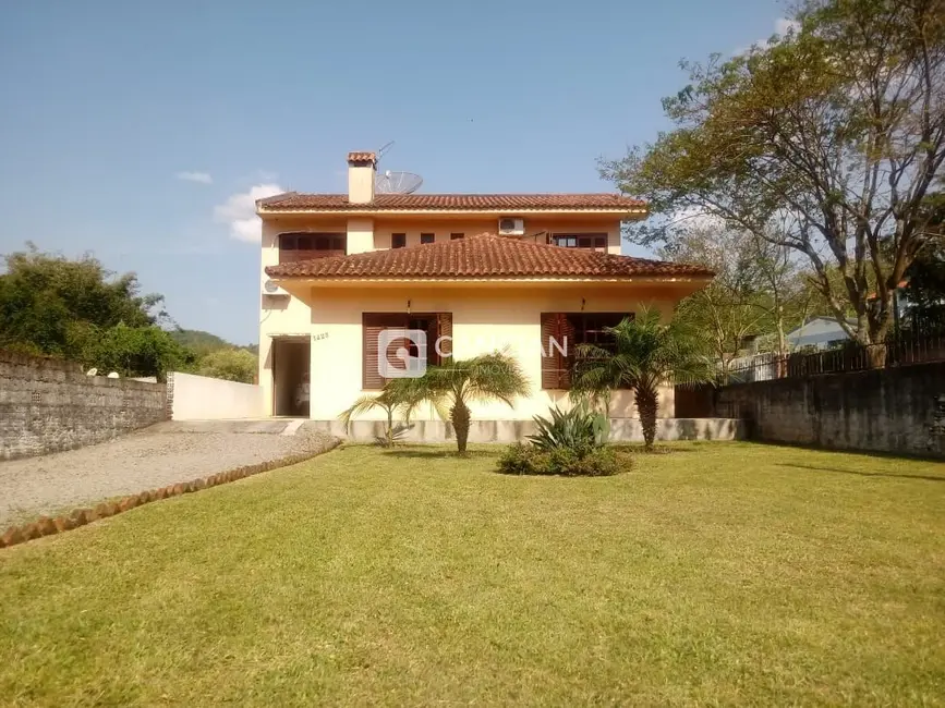 Foto 1 de Casa com 4 quartos à venda, 183m2 em Campestre do Menino Deus, Santa Maria - RS