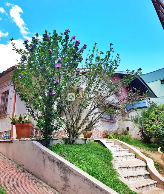 Foto 2 de Casa com 7 quartos à venda, 300m2 em Nossa Senhora de Fátima, Santa Maria - RS