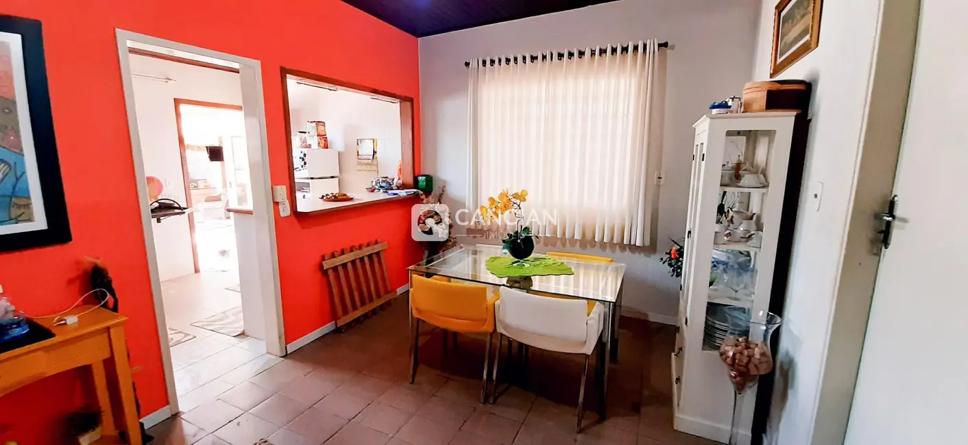 Casa com 3 quartos à venda, 151m2 em Pinheiro Machado, Santa Maria - RS - imagem 3 Foto 3 de Casa com 3 quartos à venda, 151m2 em Pinheiro Machado, Santa Maria - RS