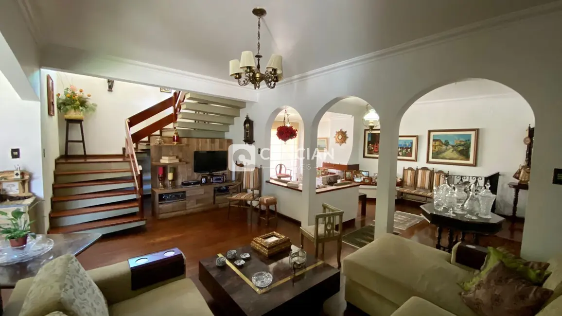 Casa com 5 quartos para alugar, 358m2 em Nossa Senhora de Lourdes, Santa Maria - RS - imagem 7 Foto 7 de Casa com 5 quartos para alugar, 358m2 em Nossa Senhora de Lourdes, Santa Maria - RS